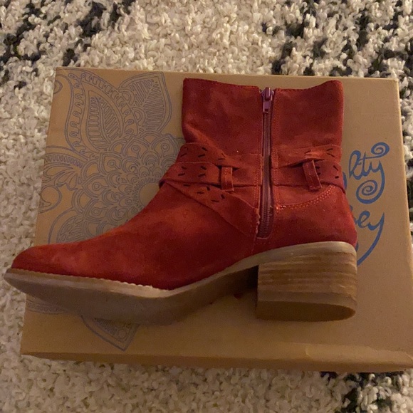 Brand New In Box Naughty Monkey Red Suede Boots - Picture 6 of 13